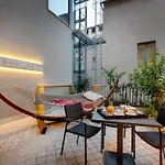 Singer Palace Hotel