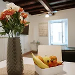 Vascellari Home, Trastevere