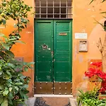 Pavone Centre Romantic Apartment