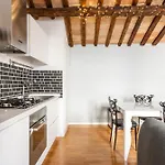 Pavone Centre Romantic Apartment