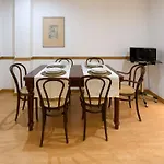 St. Peter\'S Home, Nel Cuore Della Citta Eterna