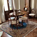 Cri\'S House