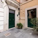 Parlamento Luxury Apartment