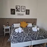 Home K&Y Elite
