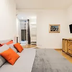 Spanish Steps Stylish Apartment