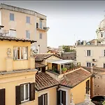 Piazza Navona Center House
