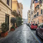 Flatinrome Trastevere Deluxe Rooms
