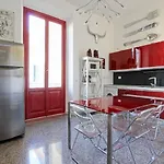 Tibullo ,Classico Ed Elegante Appartamento