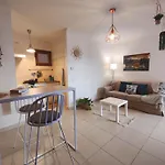 Marika\'S Cozy Home With Large Balcony