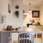 Marika\'S Cozy Home With Large Balcony
