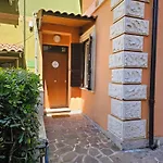 Leon Modern Apartment Near Subway - Ground Floor