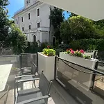 Villa Borghese Green Apartment