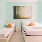 Private Room In A Guest House With A Private Bath N2