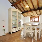 Piazza Mattei Elegant Apartment | Romeloft