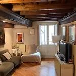 Torre Della Scimmia Apartment