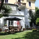 Giardino Dei Giganti, 5 Minute Walk To The Subway B