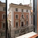 Chilling\' Piazza Di Spagna