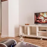 Bbhome Bright And Elegant Metro Libia High Floor Flat