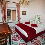 Delfini Trevi House