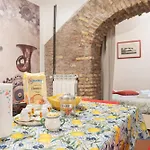 Casa De\' Medici In Via Giulia