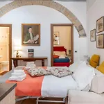 Casa De\' Medici In Via Giulia