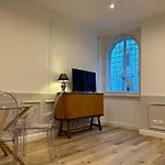 Crispi 30 Stylish Apartment