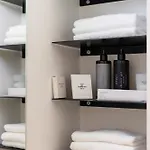 Cantoni 4B - Studio At Colosseum
