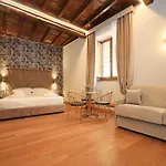 Golden Pantheon Rooms