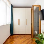 Stracult House Suggestive And Vintage-Pop Apartment