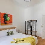Iflat Vatican Elegant And Spacious Apartment