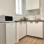 Lilia Charming Flat