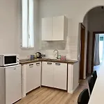 Lilia Charming Flat