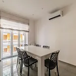 Joivy Delightful 3-Bed Flat With Balcony