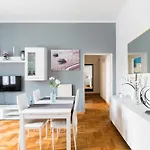 Homehouse Giulio Cesare-San Pietro