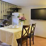 Gemelli Holidays -2 Easy Lofts, Groundfloor With Courtyard, Mezzanine Bedroom, Baby & Pet Friendly, Near Monte Mario Station Connecting To Center In 20 Minutes, 2 Steps From Bus, Groceries, Restaurants, Park, Cycle Path - Warm Guest Care In 4 Languag