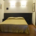 Gemelli Holidays -2 Easy Lofts, Groundfloor With Courtyard, Mezzanine Bedroom, Baby & Pet Friendly, Near Monte Mario Station Connecting To Center In 20 Minutes, 2 Steps From Bus, Groceries, Restaurants, Park, Cycle Path - Warm Guest Care In 4 Languag