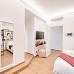 Caesar\'S Quarters - Private Rooms In Rome