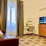 A Due Passi Dal Colosseo