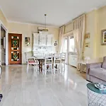 Elle House