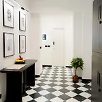 No Man\'S Land Guesthouse