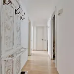 Elle House