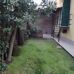Deluxe Room With Private Kitchen And Garden - Close To Metro C
