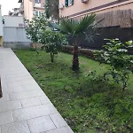 Deluxe Room With Private Kitchen And Garden - Close To Metro C