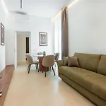 Skylife Minimalist Boutique Apartment