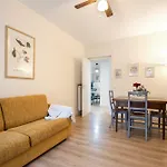 Moderno Appartamento Tuscolana 2 Bdr And Living Room Metro A