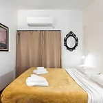 Il Palazzetto Di Via Della Frezza
