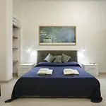 Lorenzo\'S Rooms In Vatican