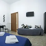 Lorenzo\'S Rooms In Vatican