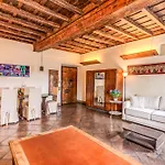 Flat With Lovely Views Near Piazza Navona