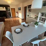 La Casa Del Tomo